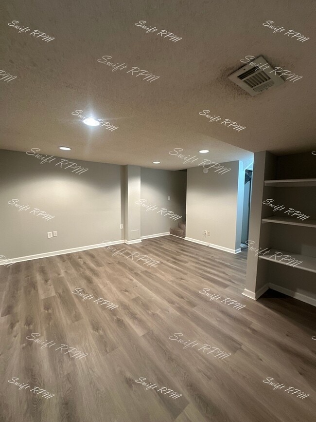 Building Photo - 503 Speck Ave