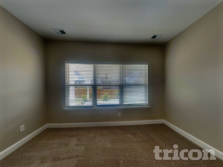 Building Photo - 1013 Wickshire Dr
