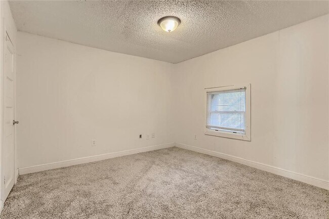 Building Photo - 1148 1/2 Gunter St
