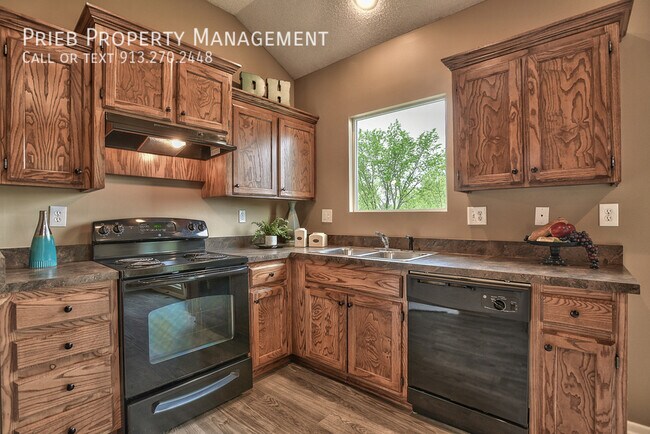 Building Photo - 524 N Walnut St