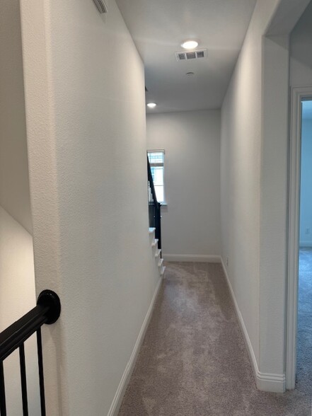 Building Photo - 4152 Kearsage Dr