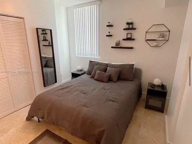 Building Photo - 253 NE 2nd St