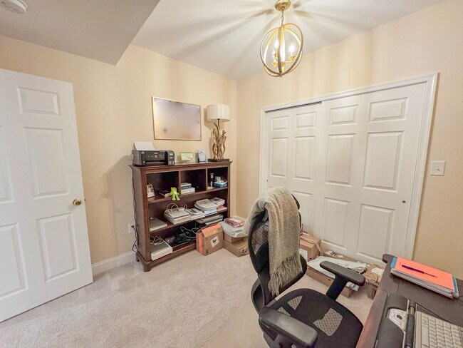 Building Photo - Lavish 4 Bed 3.5 Bath Home With Sunroom & Large Recreation Room In Desired South Riding