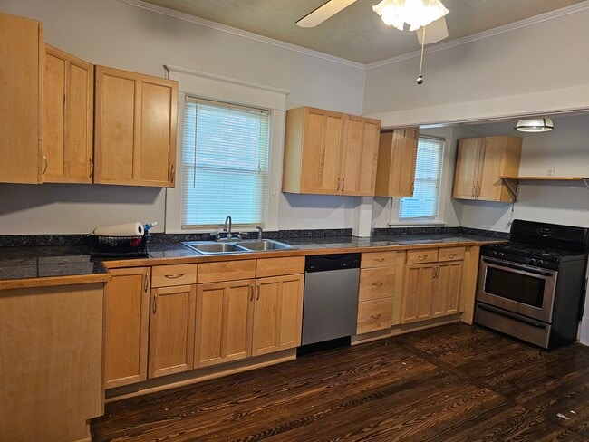 Building Photo - 920 N Church St