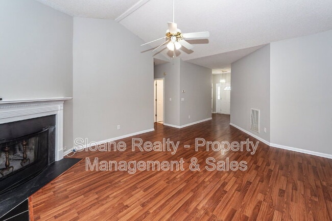 Building Photo - 1584 Kentwood Cir