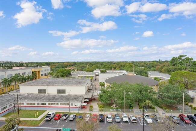 Building Photo - 301 Altara Ave