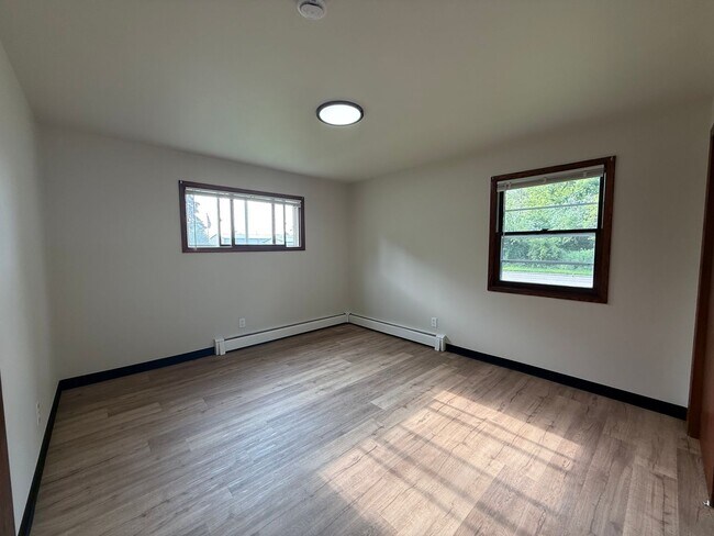 Building Photo - 207-211 Maple Street
