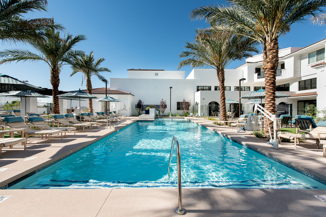 Heated Saltwater Pool - Revel Vegas