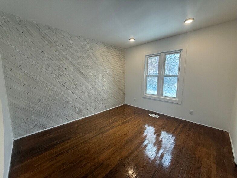 Building Photo - 32 Garner St