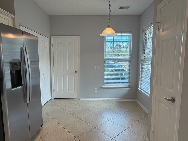 Building Photo - Beautiful Sun City Home