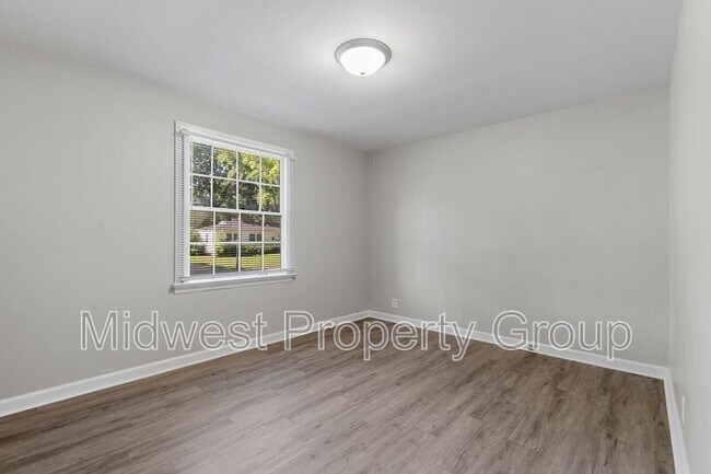 Building Photo - 662 Gleason Dr