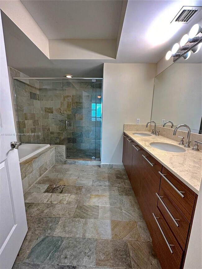 Building Photo - 2681 N Flamingo Rd