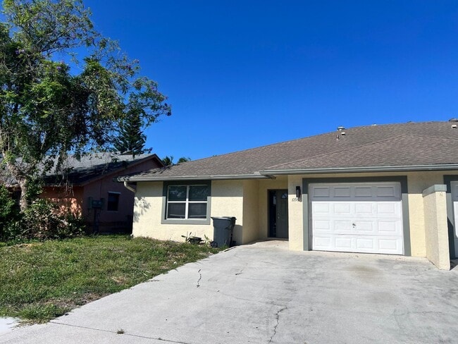 Building Photo - 1096 Staghorn St