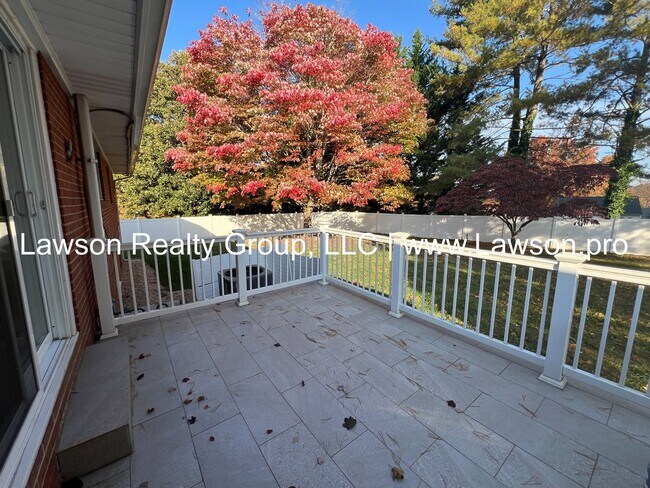 Building Photo - Very Nice & Spacious Home in Hidden Valley Neighborhood - Pet Friendly!