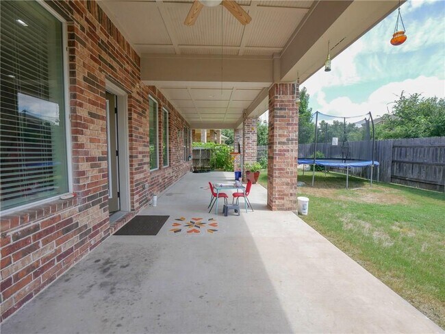 Building Photo - 305 Navigator Dr