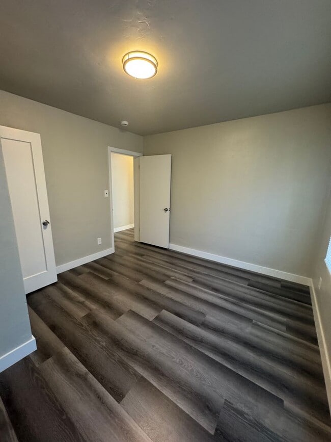 Building Photo - BEAUTIFUL UPDATED DUPLEX 2 BED & ONE BATH!