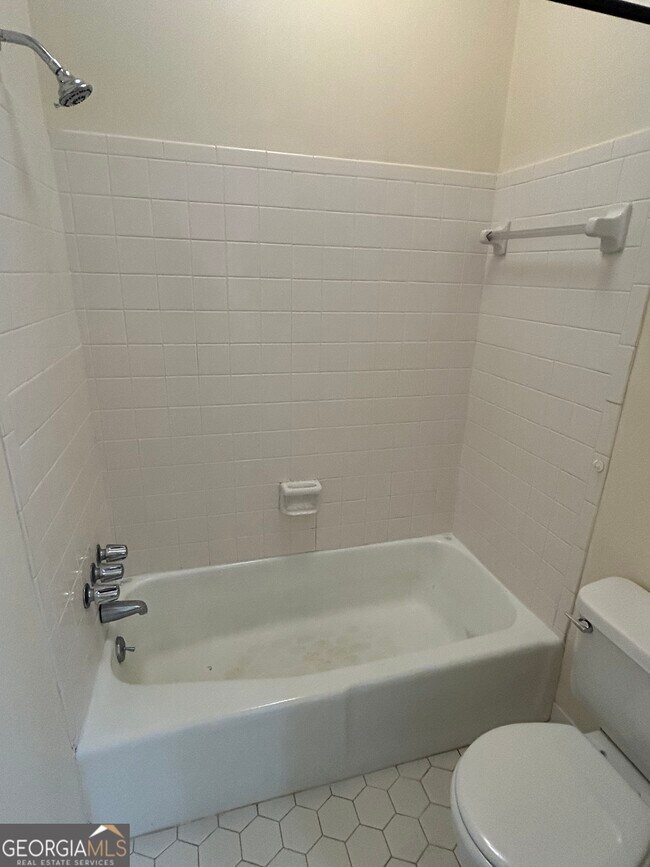 Building Photo - 250 Cleveland Rd