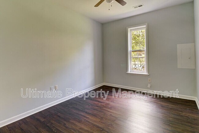 Building Photo - 5746 Marguerite Dr