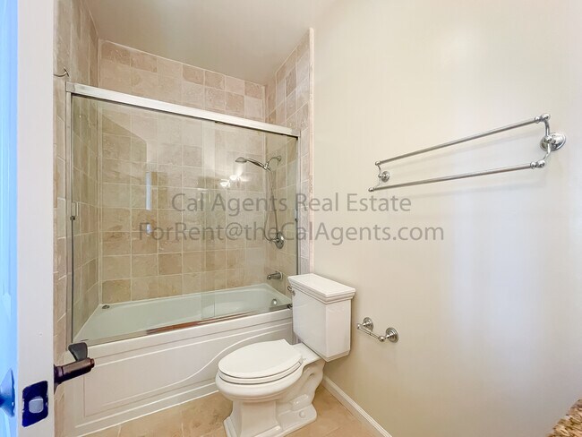 Building Photo - 909 Adams St