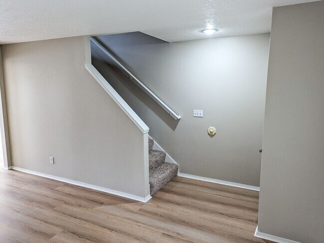 Building Photo - 5124 Skyline Village Loop S