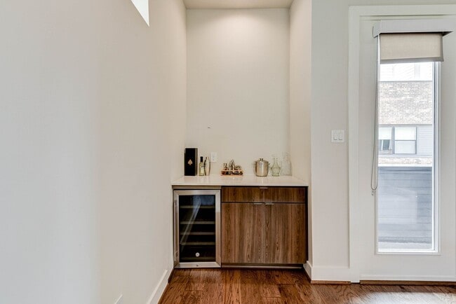 Building Photo - 5857 Dolores St