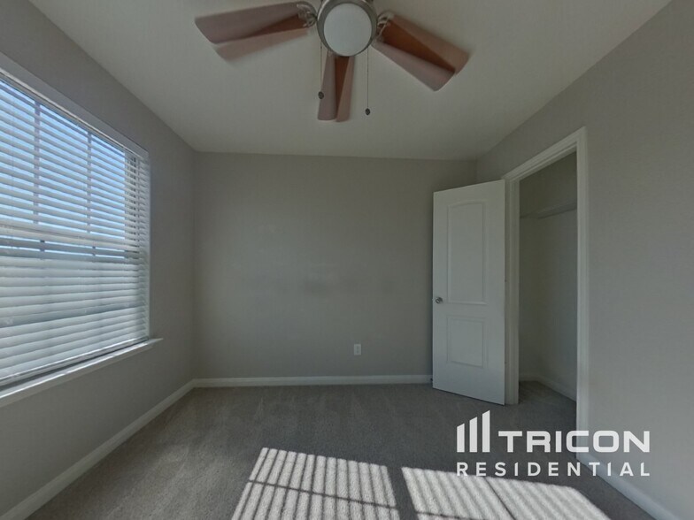 Building Photo - 1335 Coltview Pl