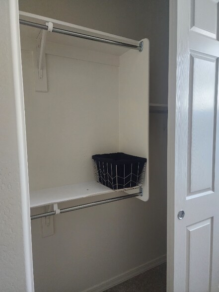 Building Photo - 5525 W Mauna Loa Ln