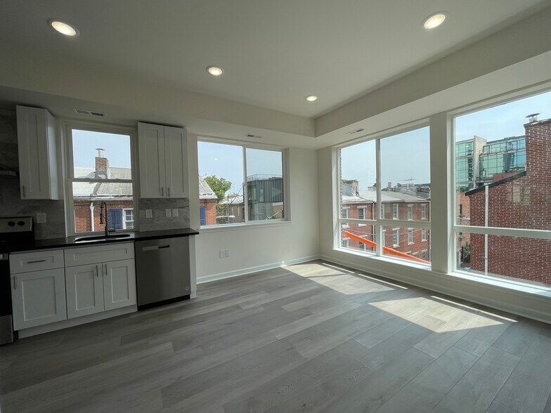 Building Photo - 1325 Rodman St