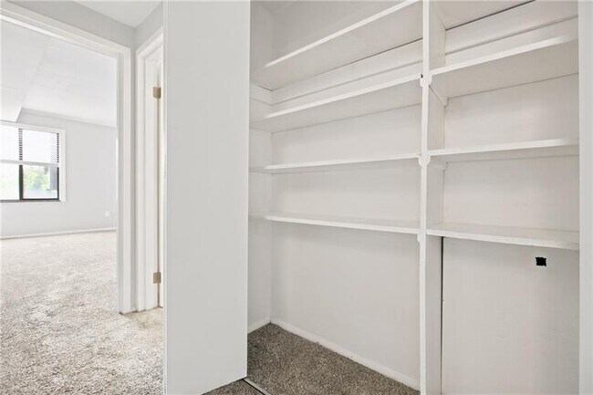 Building Photo - 5841 Morrowfield Ave