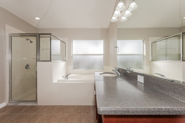 Building Photo - 433 Down Pine Dr