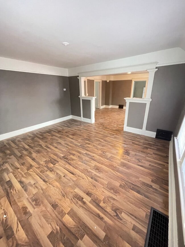 Building Photo - 606 N 60th Ave W