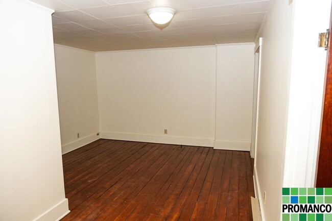 Building Photo - Putnam Realty - 114 1/2 Putnam Street