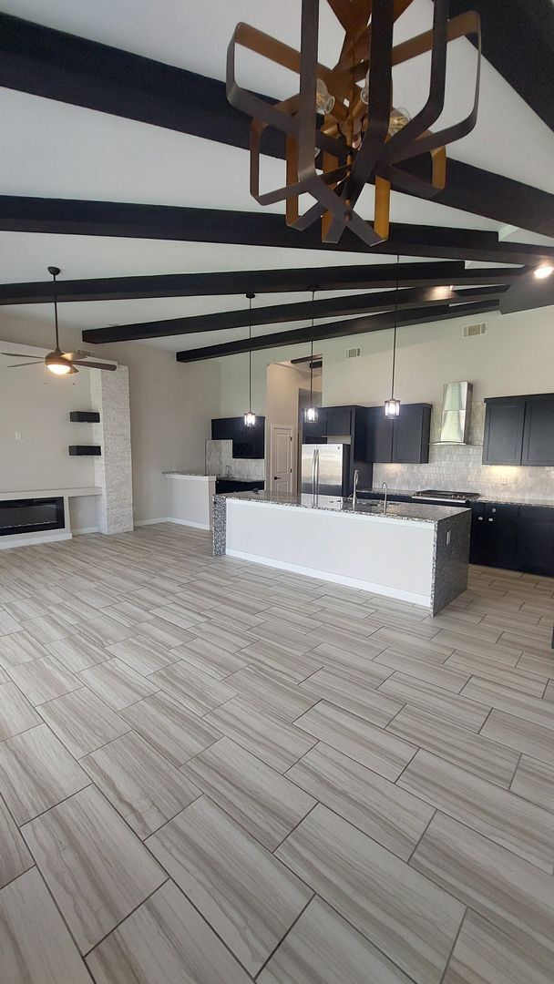 Building Photo - Beautiful 4 bedroom 2.5 bathroom home! READY NOW