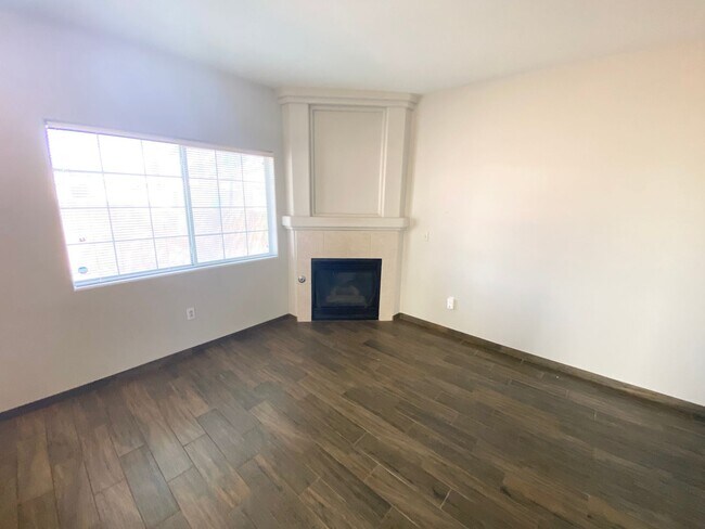 Building Photo - Gated Community Comfort – 2 Bed, 2 Bath Be...