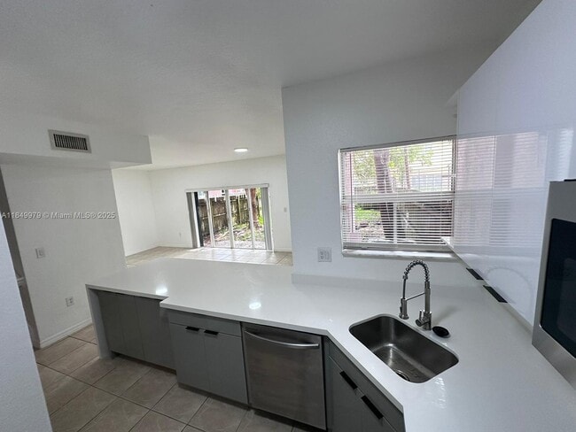 Building Photo - 941 SW 6th Pl
