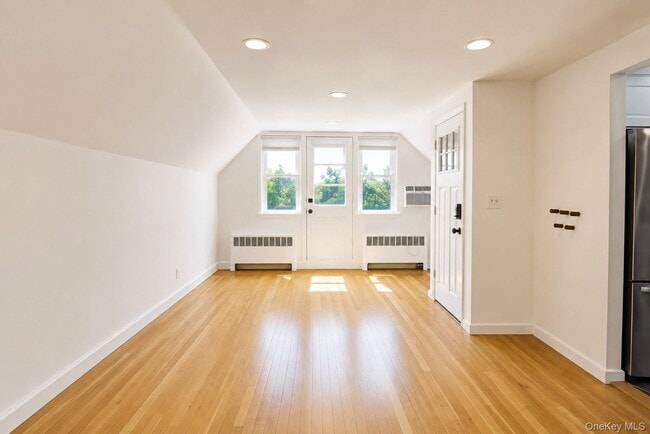 Building Photo - 545 E Park Ave