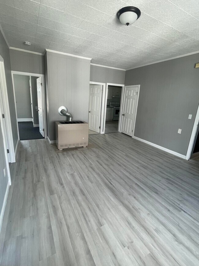 Building Photo - 17 Canonicus St