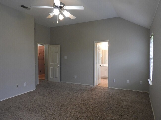 Building Photo - 6006 Holly Crest Ln