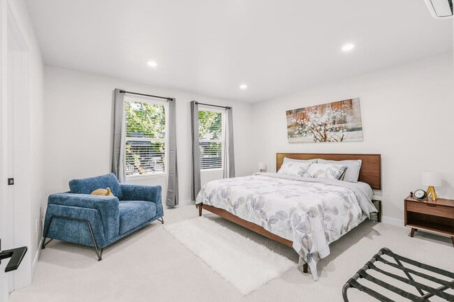 Building Photo - 3202 NW Division St