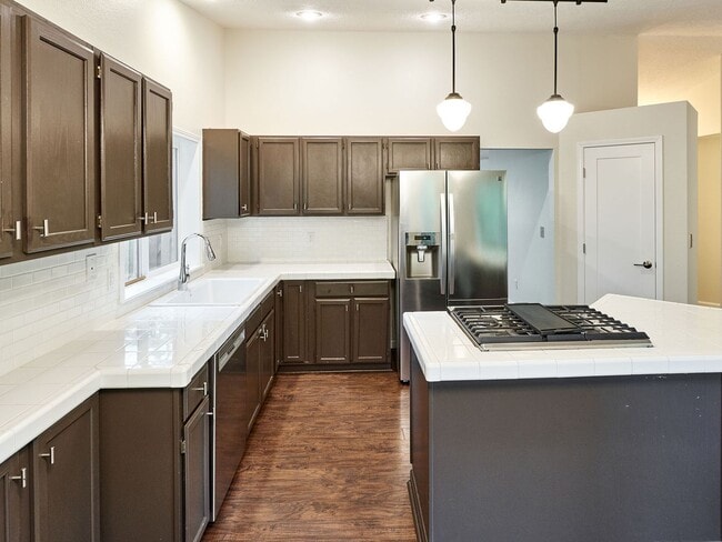 Building Photo - 3 bed, 2 bath single-level home in South Salem