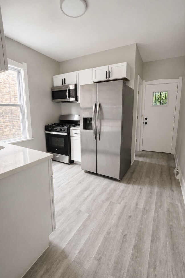Building Photo - 1704 N Mayfield Ave