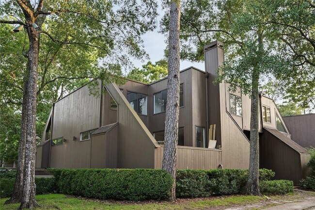 Building Photo - 102 Litchfield Ln