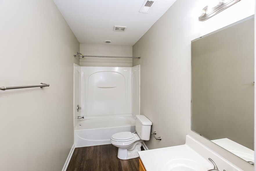 Building Photo - 1320 Bray Dr