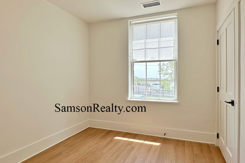 Building Photo - 31 Hope St