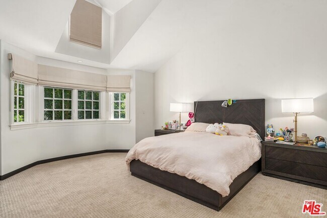 Building Photo - 515 S Westgate Ave