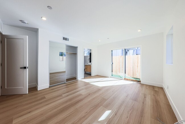 Building Photo - 1237 N Orange Dr