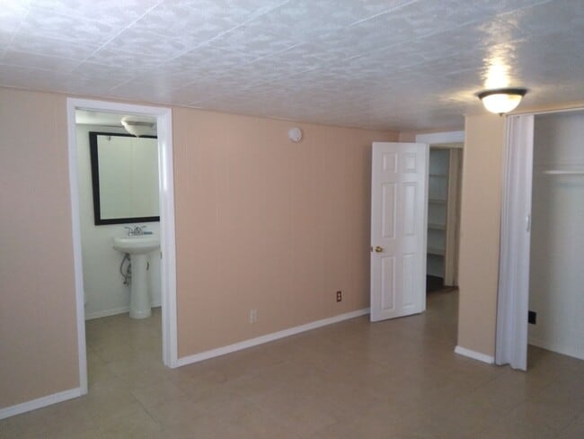 Building Photo - 3 Bed / 2 Bath Home + 1 bed / 1 bath Casita & work shop