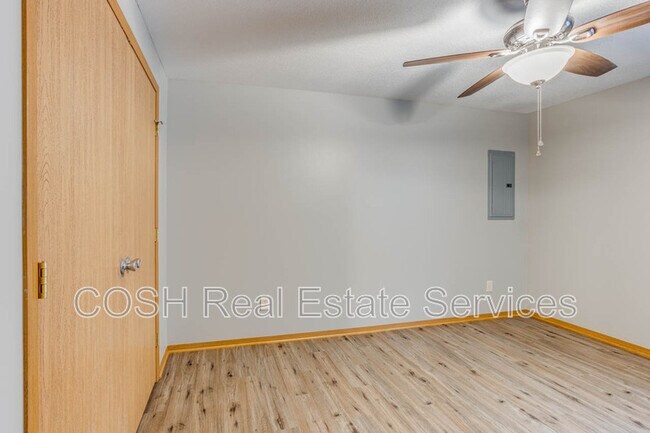 Building Photo - 1028 E Karla Ct