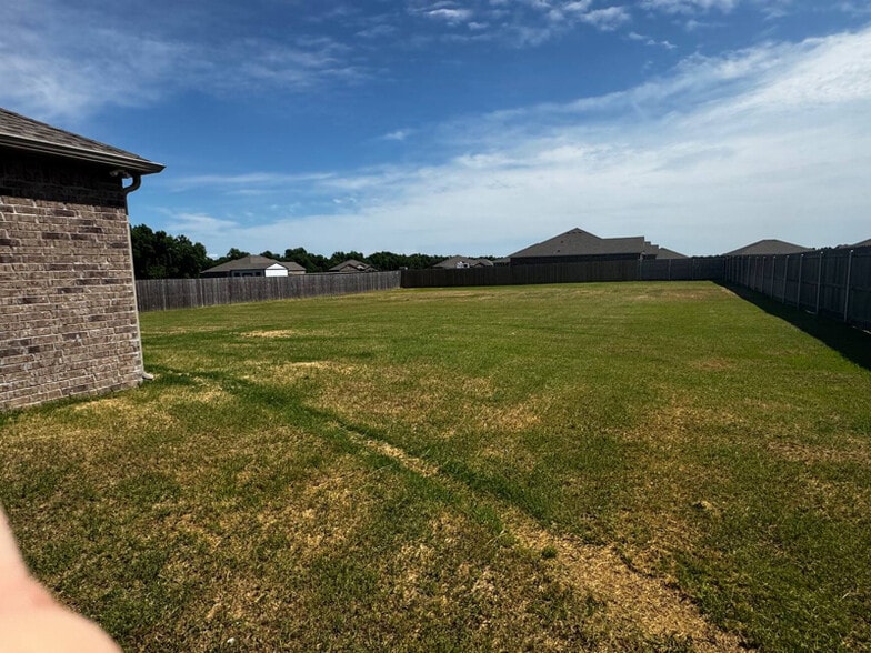 Building Photo - 42161 Max Henry Dr