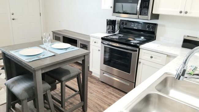 Building Photo - NEW LUXURY ONE BEDROOM APARTMENT FULLY FURNISHED